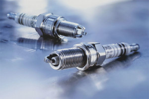 Gaano kadalas ang kailangan kong baguhin ang mga spark plugs