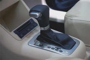 Paano gamitin ang awtomatikong gearbox