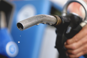 Paano mapupuksa ang amoy ng gasolina