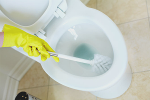 Paano mapupuksa ang amoy sa banyo
