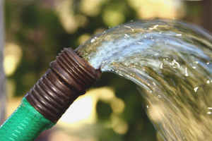 Paano makahanap ng tubig para sa isang balon