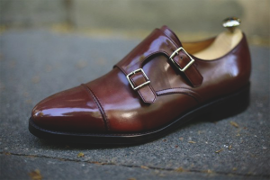 Paano alisin ang mga gasgas sa sapatos na katad