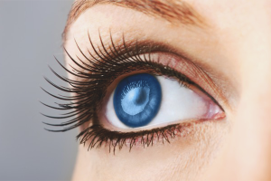 Paano pag-aalaga para sa pinalawak na eyelashes