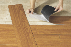 Paano i-install ang mga tile sa sahig ng PVC