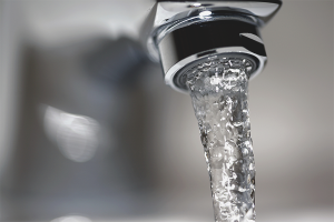 Paano mapalambot ang matigas na tubig