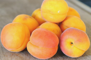 Paano palaguin ang isang peach mula sa isang bato
