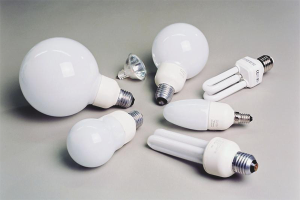 Paano itatapon ang mga light bombilya na nakakatipid ng enerhiya