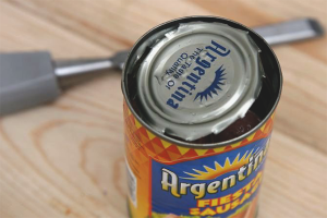 Paano magbukas ng lata ay walang isang opener