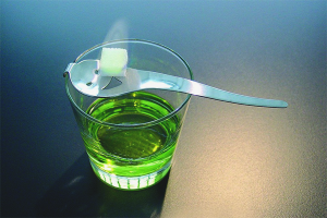 Paano uminom ng absinthe