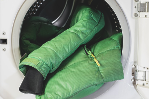 Paano maghugas ng down jacket sa isang washing machine
