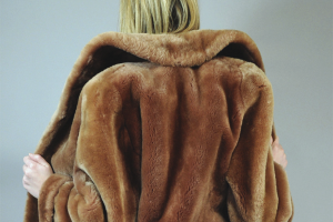 Paano linisin ang isang muton coat