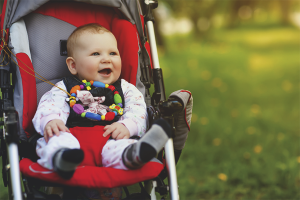 Paano turuan ang isang bata ng stroller