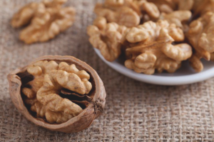 Paano mag-imbak ng mga peeled na mga walnut