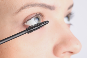 Paano mag-apply ng castor oil sa mga eyelashes
