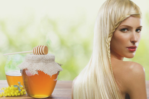 Paano gumaan ang buhok na may honey