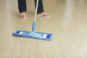 Paano hugasan berde mula sa linoleum
