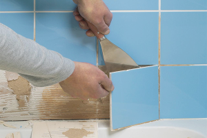 Paano alisin ang mga lumang tile mula sa mga dingding sa banyo