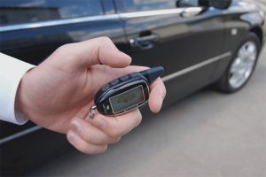 Paano i-off ang alarma sa isang kotse nang walang keychain