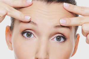 Paano alisin ang mga wrinkles sa pagitan ng mga kilay