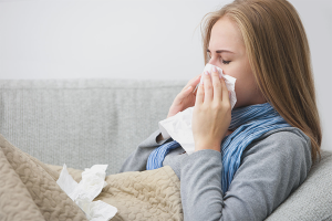 Paano malunasan ang isang nakababagsik na runny nose sa isang may sapat na gulang