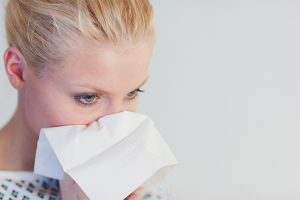 Paano makilala ang allergic rhinitis mula sa mga sipon