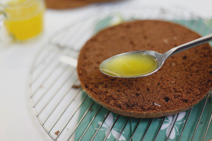 Paano gumawa ng syrup para sa magbabad biskwit