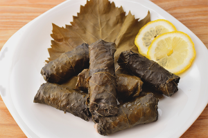 Paano gumawa ng dolma mula sa mga dahon ng ubas