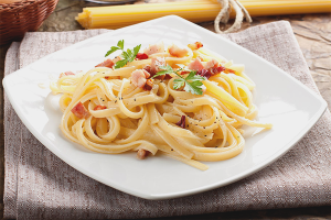 Paano gumawa ng i-paste ang carbonara