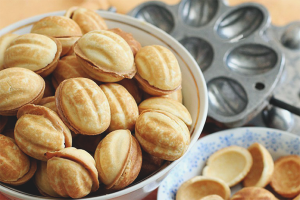 Paano gumawa ng mga mani na may condensed milk