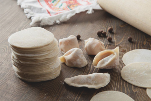 Paano gumawa ng kuwarta ng dumplings