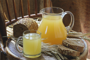 Ang mga pakinabang at pinsala ng kvass mula sa mga oats