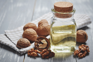 Walnut oil para sa buhok