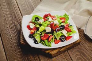 Paano magluto ng salad ng Greek