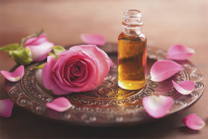 Paano gumawa ng rosas na langis