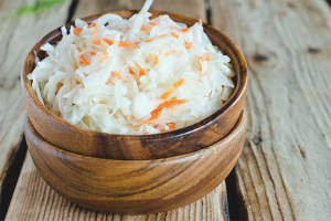 Ang mga benepisyo at pinsala ng sauerkraut