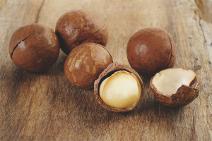 Ang mga benepisyo at pinsala ng macadamia nut