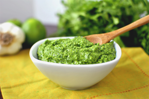 Paano gumawa ng sarsa ng pesto
