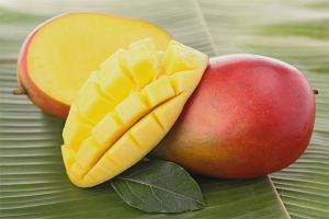 Ang mga benepisyo at pinsala ng mangga