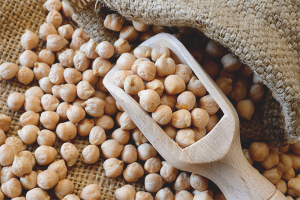 Ang mga benepisyo at pinsala sa mga chickpeas