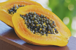 Ang mga pakinabang at pinsala ng papaya