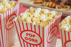 Ang mga pakinabang at pinsala ng popcorn
