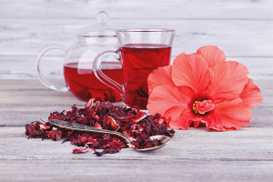 Ang mga pakinabang at pinsala ng hibiscus tea