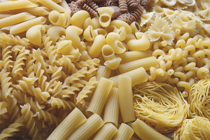 Ang mga pakinabang at pinsala ng pasta