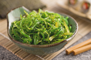 Ang mga pakinabang at pinsala ng seaweed