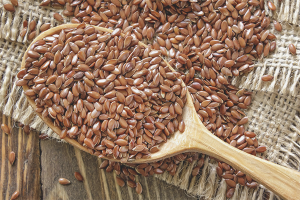 Ang mga pakinabang at pinsala ng mga buto ng flax