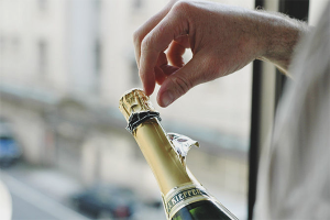 Paano magbukas ng champagne