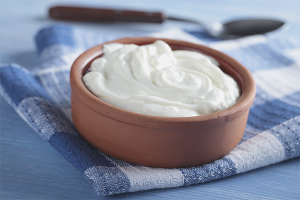 Sour cream para sa buhok