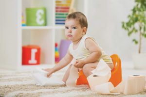 Ano ang gagawin kung ang bata ay natatakot na umupo sa potty