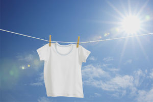 Paano magpaputi ng isang puting t-shirt