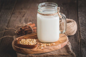 Mga gamot na gamot at contraindications ng cedar milk